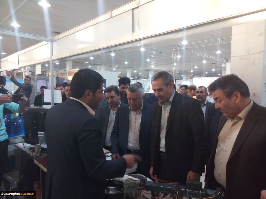 بازدید معاونت محترم استاندار و فرماندار ویژه مراغه و ریاست محترم مرکز از غرفه نمایشگاه ربع رشیدی در تبریز 3