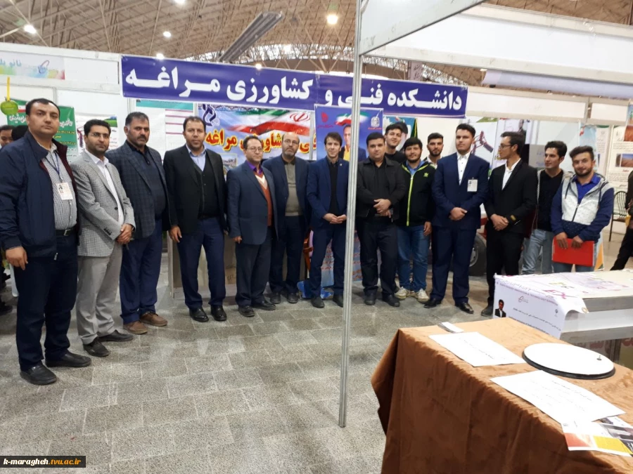 بازدید معاونت محترم استاندار و فرماندار ویژه مراغه و ریاست محترم مرکز از غرفه نمایشگاه ربع رشیدی در تبریز 9