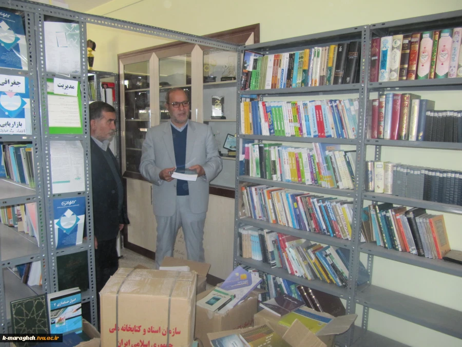 اهداء بیش از 2500جلد کتاب از طرف سازمان اسناد و کتابخانه ملی به کتابخانه دانشکده 2