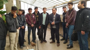 بازدید جمعی از دانشجویان رشته امور باغی از گلخانه هنرستان کشاورزی مراغه 2