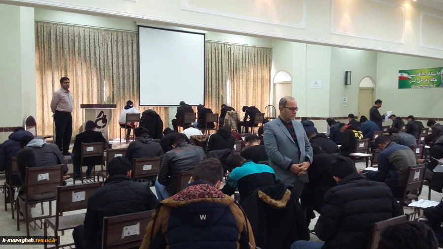 بازدید سرپرست دانشکده از روند برگزاری امتحانات نیمسال اول سالتحصیلی99-98 2