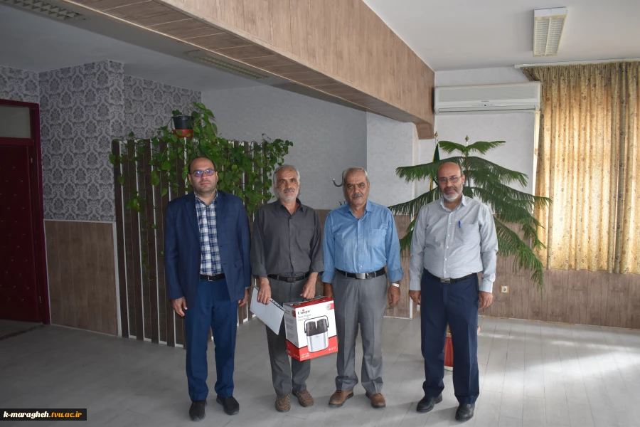 برگزاری مراسم تقدیر از همکار ایثارگر و رزمنده بمناسبت گرامیداشت هفته دفاع مقدس 2