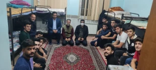 بازدید دکتر رحمتی نژاد سرپرست دانشکده از خوابگاه دانشجویی بمناسبت روز دانشجو 2