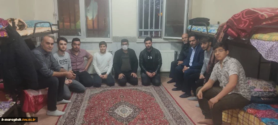 بازدید دکتر رحمتی نژاد سرپرست دانشکده از خوابگاه دانشجویی بمناسبت روز دانشجو 3