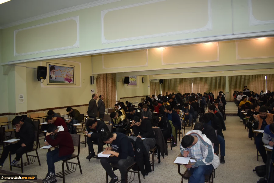 بازدید سرپرست دانشکده از روند برگزاری امتحانات نیمسال اول سالتحصیلی1403-1402 10