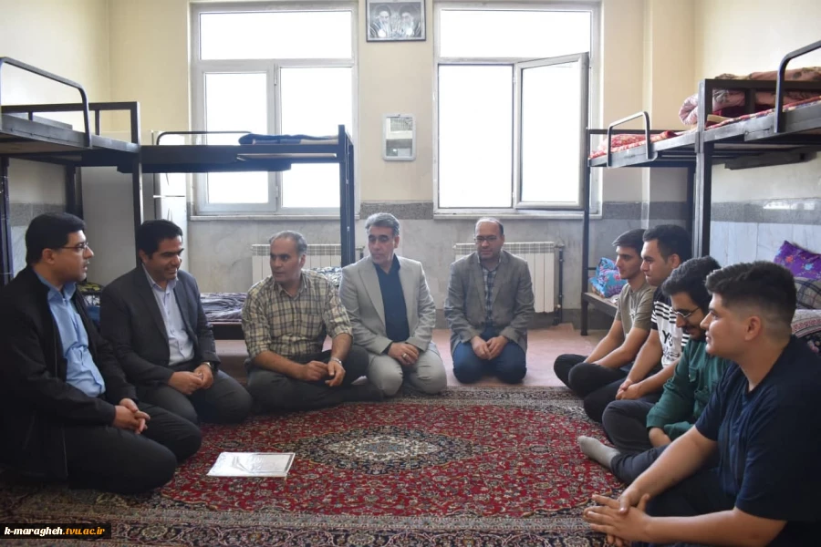مراسم انتخاب اتاق نمونه بهداشتی در خوابگاه شهیدان ارومیان دانشکده فنی و کشاورزی مراغه و تجلیل از این عزیزان با اهدای لوح تقدیر 5