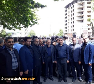 حضور دانشگاهیان آموزشکده های پسران و دختران مراغه و آموزشکده فنی و حرفه ای شماره ۲تبریز در مراسم تشییع پیکر مطهر استاندار فقید شادروان دکتر مالک رحمتی
جمعه ۴ خرداد ماه، میدان استاد کریمی مراغه ای 
  2
