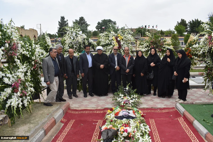 حضور سرپرست آموزشکده های پسران و دختران مراغه و جمعی از همکاران در مزار مطهر استاندار شهید دکتر مالک رحمتی  2