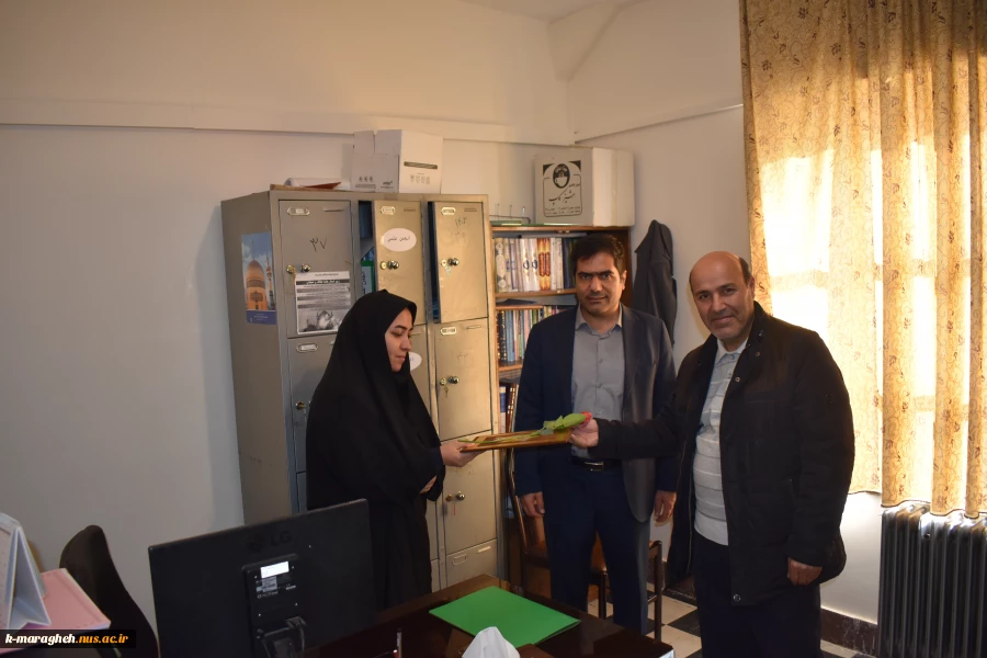 به مناسبت بزرگداشت روز زن و تکریم مقام مادر، از بانوان شاغل در آموزشکده تقدیر شد.  3
