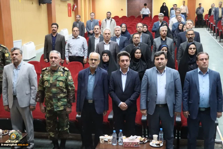همایش بزرگداشت هفته دولت و تجلیل از کارمندان نمونه ادارات شهرستان مراغه 6